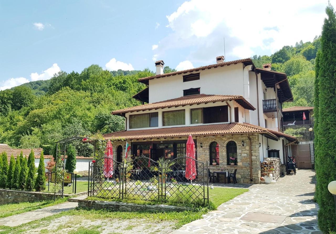Family Hotel Chiflik Hills Exterior foto