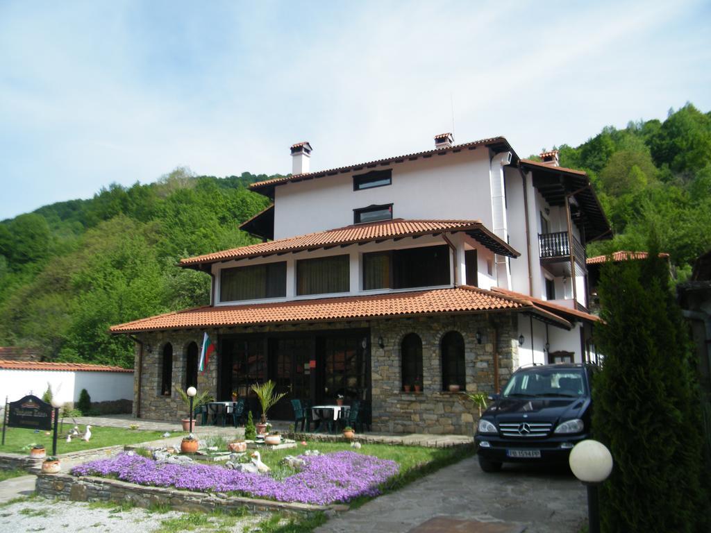 Family Hotel Chiflik Hills Exterior foto