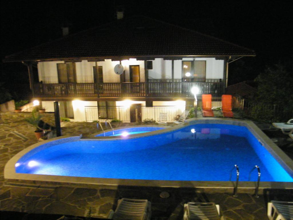Family Hotel Chiflik Hills Exterior foto