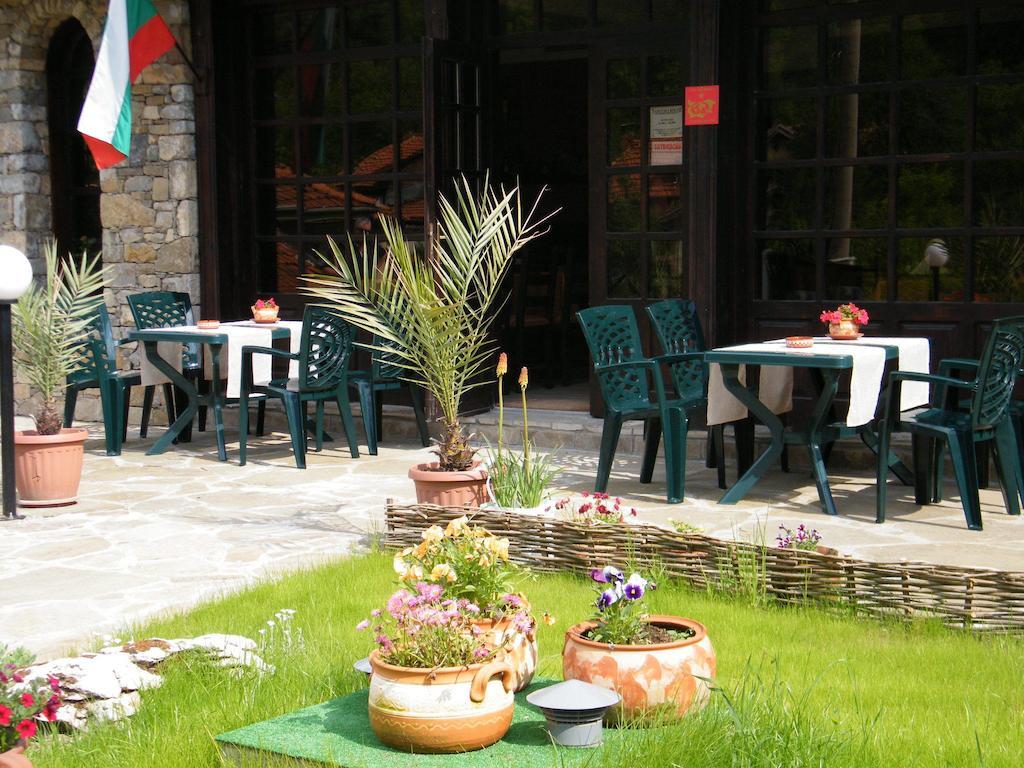 Family Hotel Chiflik Hills Exterior foto