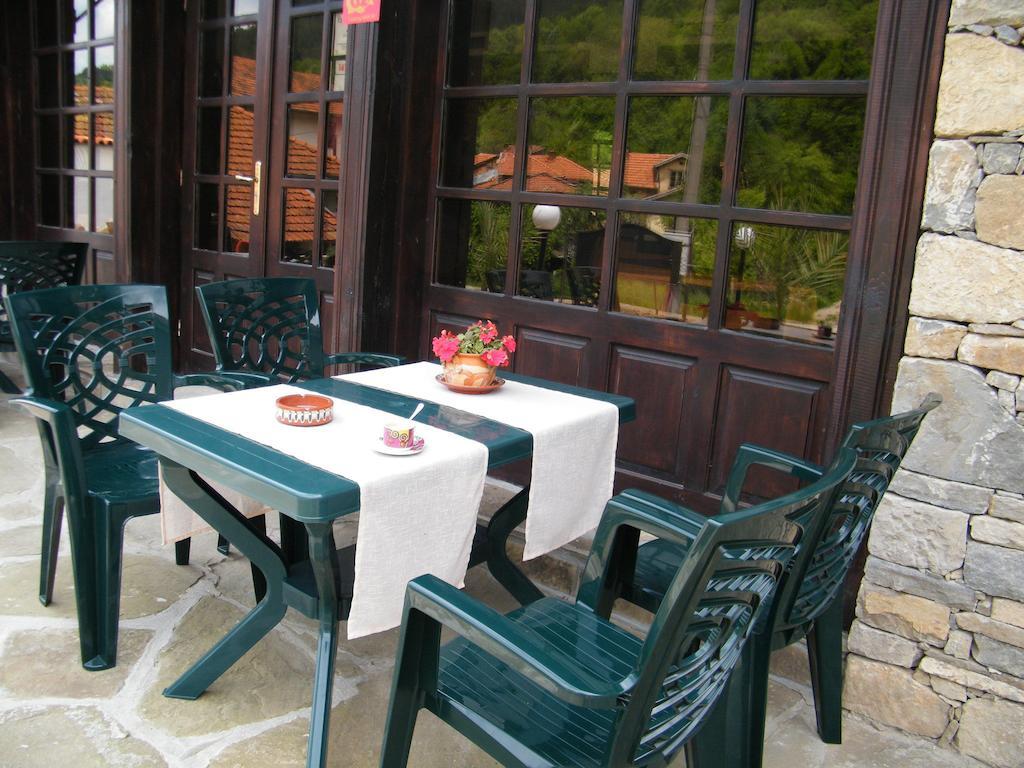 Family Hotel Chiflik Hills Exterior foto