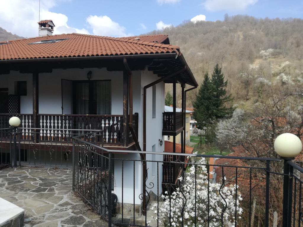 Family Hotel Chiflik Hills Exterior foto